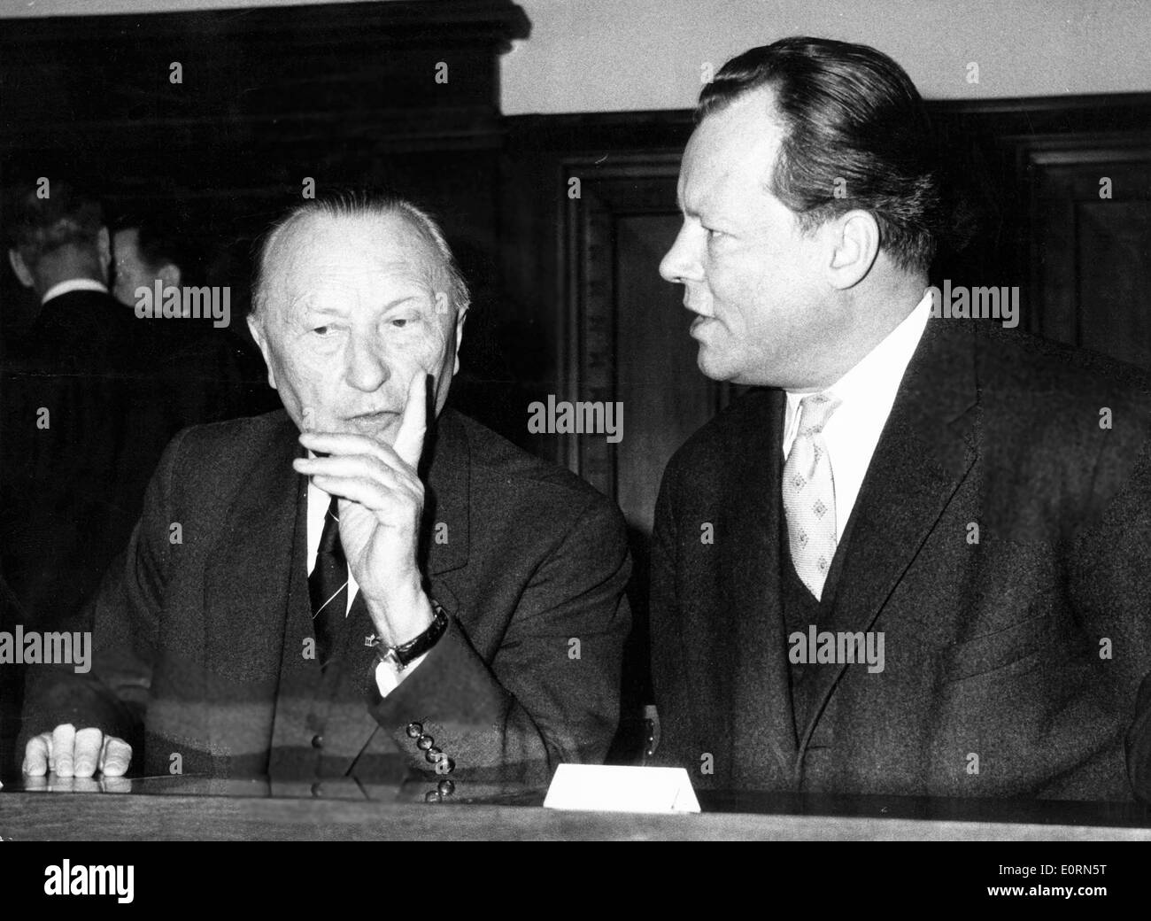 Konrad Adenauer mit Bürgermeister Willy Brandt Stockfoto
