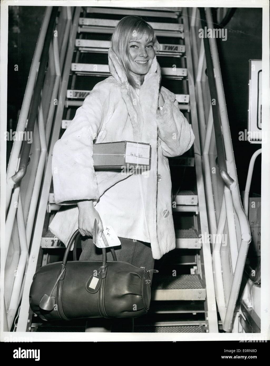 3. März 1960 - exotische Schwedisch importieren Mai (ausgeprägte mein) Britt vor ihren Weg über TWA nach Los Angeles jetten abgebildet ist. Miss Britt erschien der letzte Film hier gemacht werden, bevor der Schauspieler Streik um Mitternacht am Sonntag aufgerufen wurde, der Film "Murder, Inc.'' abgeschlossen wurde. Stockfoto