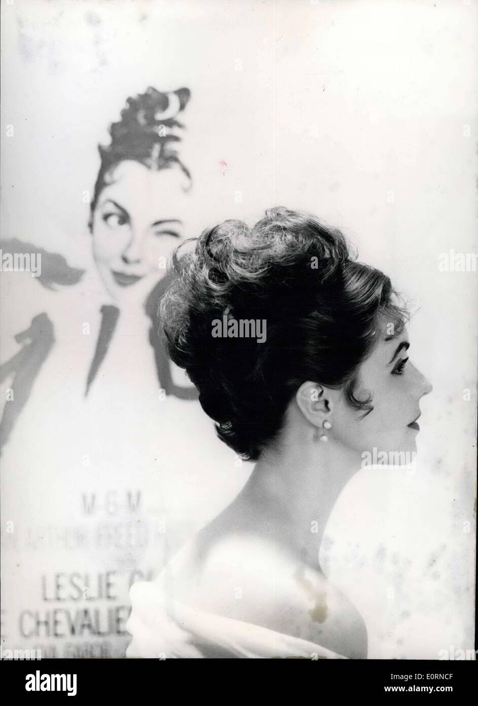 23. Januar 1960 - Inspiration: "Gigi", inspiriert der amerikanischen Film mit den neun '' Oscars'', basierend auf dem Roman von Colette, zusammen mit der Romantik der '' guten alten Zeit '' der bekannten Schweizer Friseur Albert Ryf (Alser Ryf) von Zürich um diese Frisur. Stockfoto