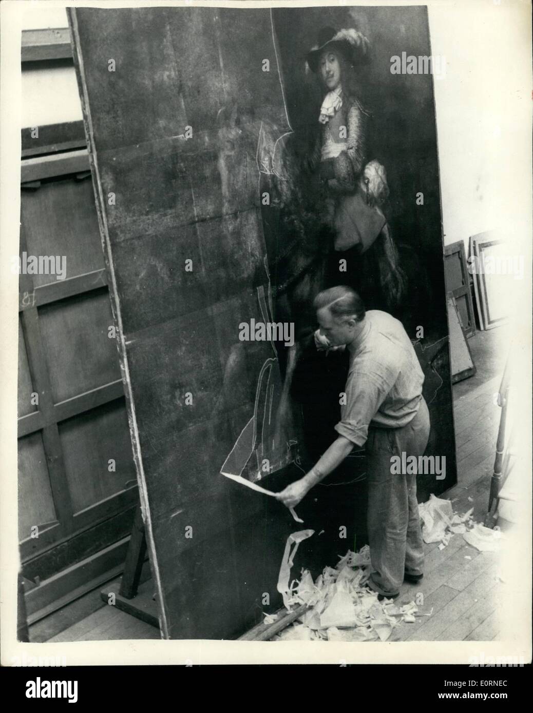 2. Februar 1960 - Wiederherstellung "Porträt eines Mannes auf dem Pferderücken ''. Gekauft von National Gallery für ungenannten Summe.: Herr A.W. Lucas - der Chef Restaurator und seiner Mitarbeiter sind jetzt eifrig bei der Arbeit, die Wiederherstellung der Rembrandt '' Portrait von ein Mann zu Pferde '' - für einen ungenannten Betrag von 128.000 zur Gesamtsumme von Lady Salmond gekauft. Istwert des Gemäldes wurde in etwa 500.000 - plaziert, obwohl insgesamt bezahlt von der Galerie geglaubt wird, um weniger als 300.000 - darunter eine Befreiung von der Erbschaftsteuer gewesen Stockfoto