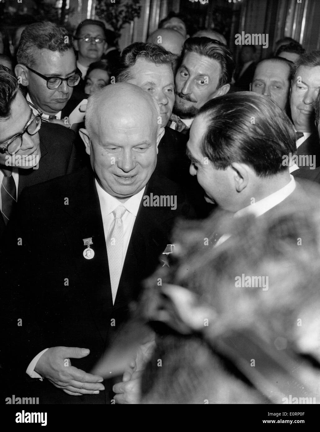 Ministerpräsidenten Nikita Khrushchev bei Veranstaltung in der sowjetischen Botschaft Stockfoto