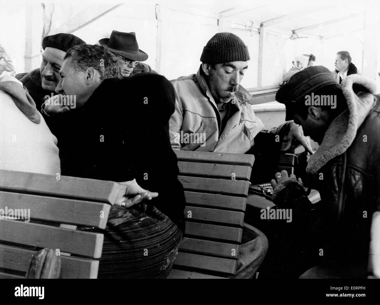 Schauspieler David Niven und Anthony Quinn in "Guns of Naverone" Stockfoto