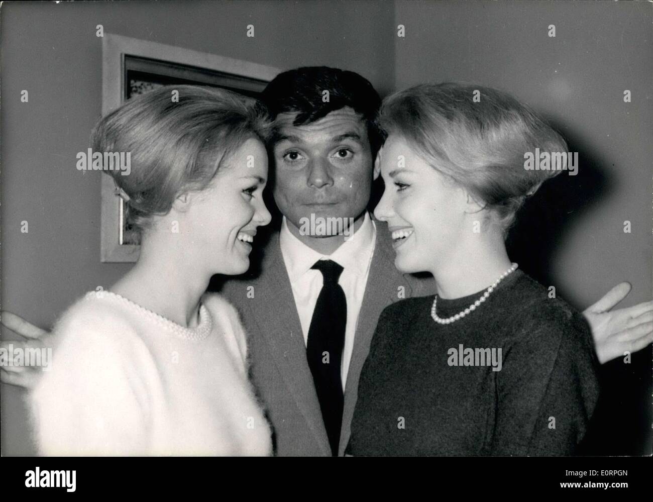 20. April 1960 - Ellen und Alice Kessler mit Jacques Riberolles Stockfoto