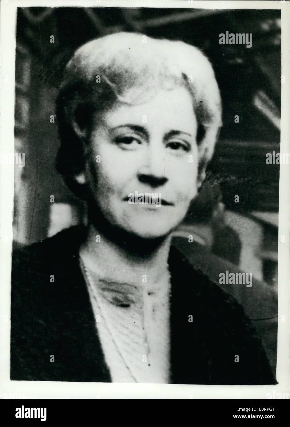 21. April 1960 - 21.04.60 fehlende Zeugnis in Old Bailey-Studie. Der Prozess gegen drei Männer des Pen Club Mordes angeklagt wurde im Old Bailey heute ohne die 36-jährige Frau Fay Sadler, ein wichtiger Zeuge für die Staatsanwaltschaft eröffnet. Frau Sadler, Mitbesitzer des Vereins in der Duval Street, Stepney, wo Selwyn Keith Cooney tot im Februar gedreht wurde, verschwand vor sechs Wochen. Detektive haben seitdem nach ihr gesucht. Foto zeigt: Frau Fay Sadler, der Kronzeuge der Anklage vor sechs Wochen verschwundenen. Stockfoto