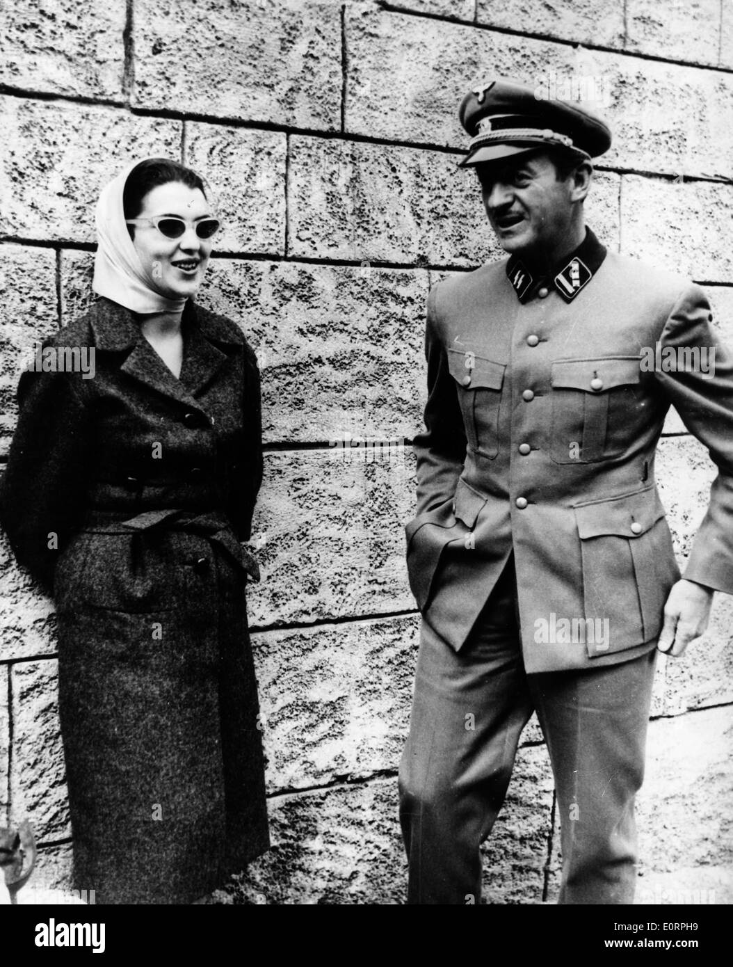 Schauspieler David Niven und Amelia Karamanlis in einem film Stockfoto