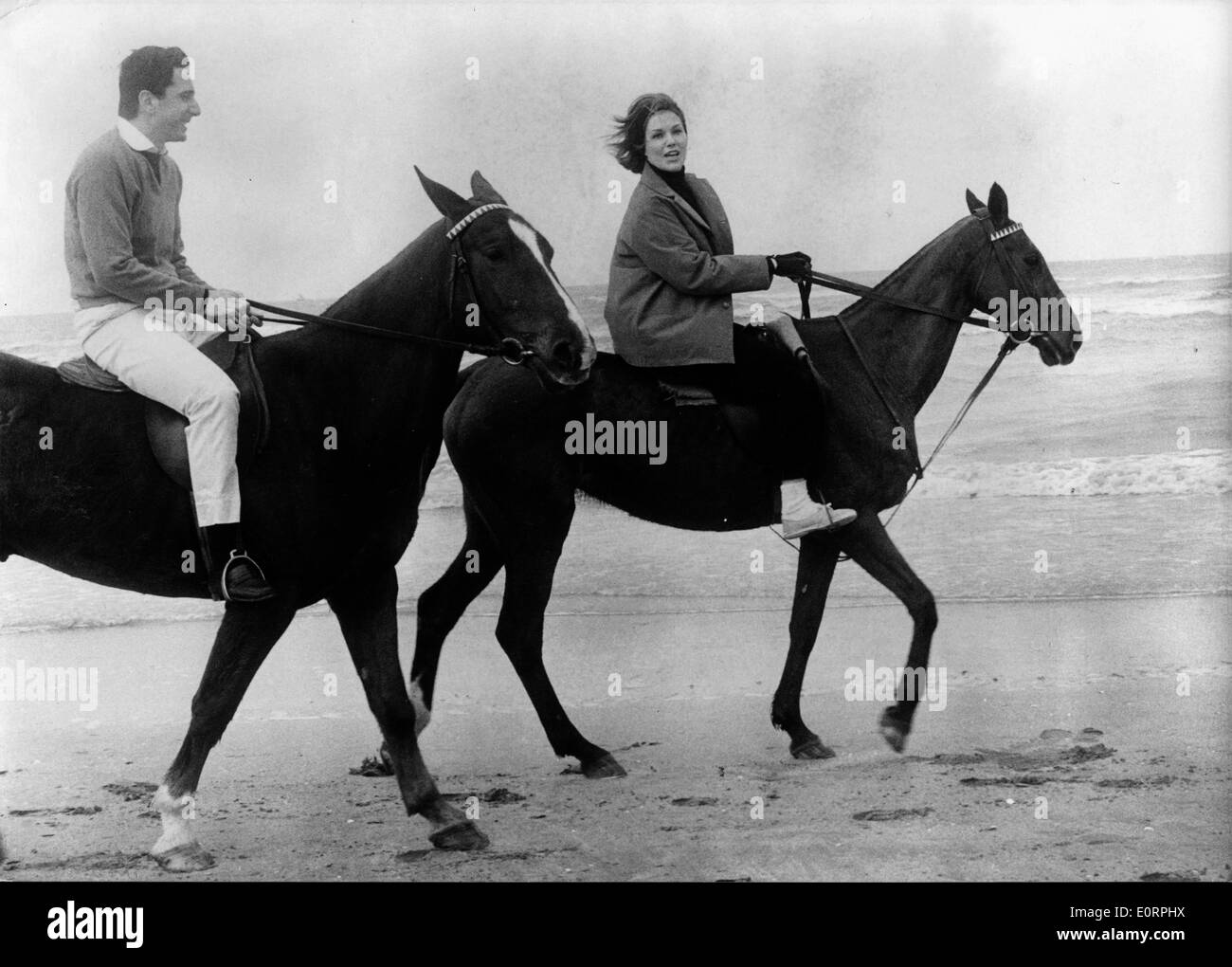 Schauspielerin Kim Novak Reiten am Strand Stockfoto