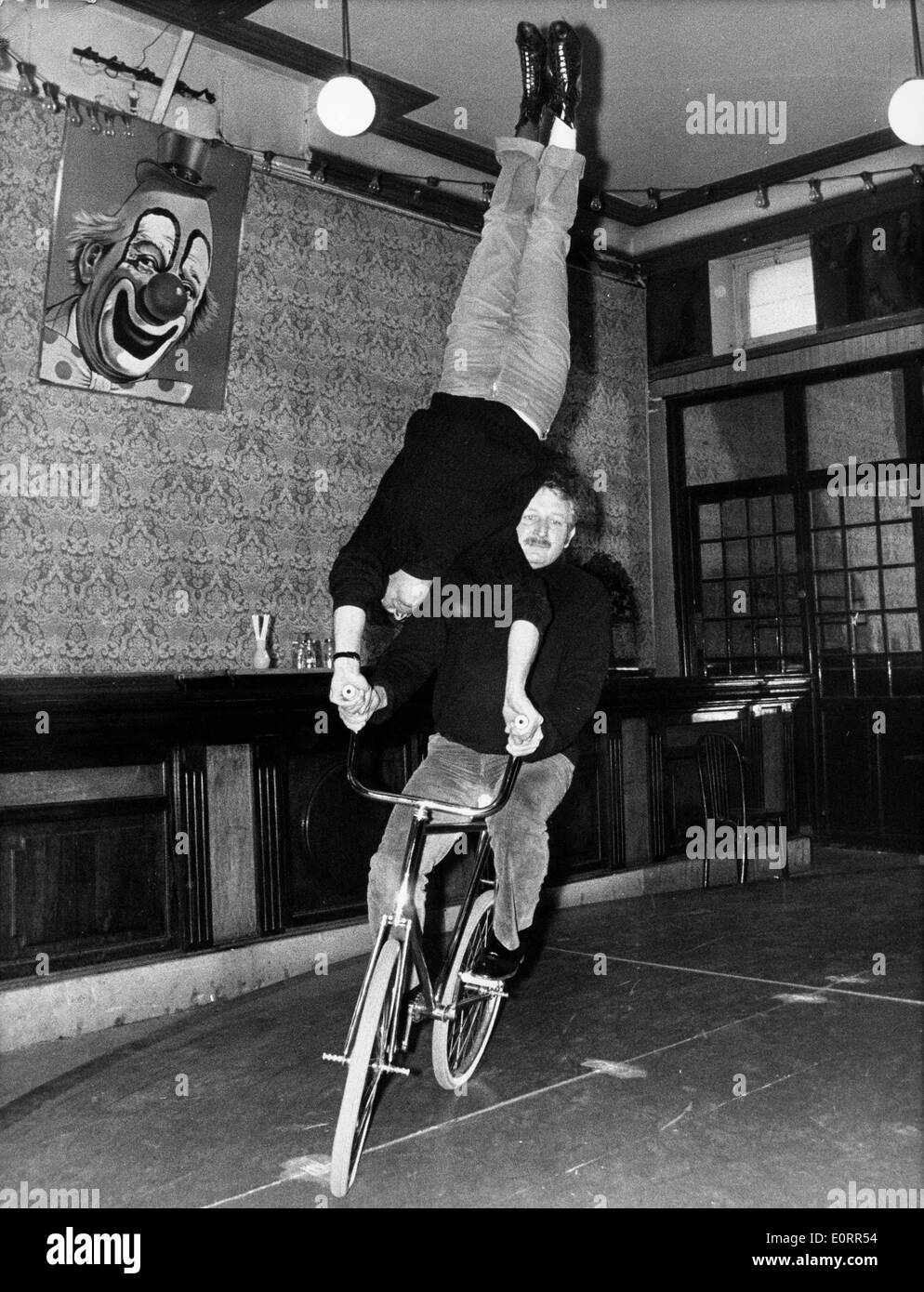 Jacques Fabbri führt Stunt mit Jacques Gaffuri Stockfoto