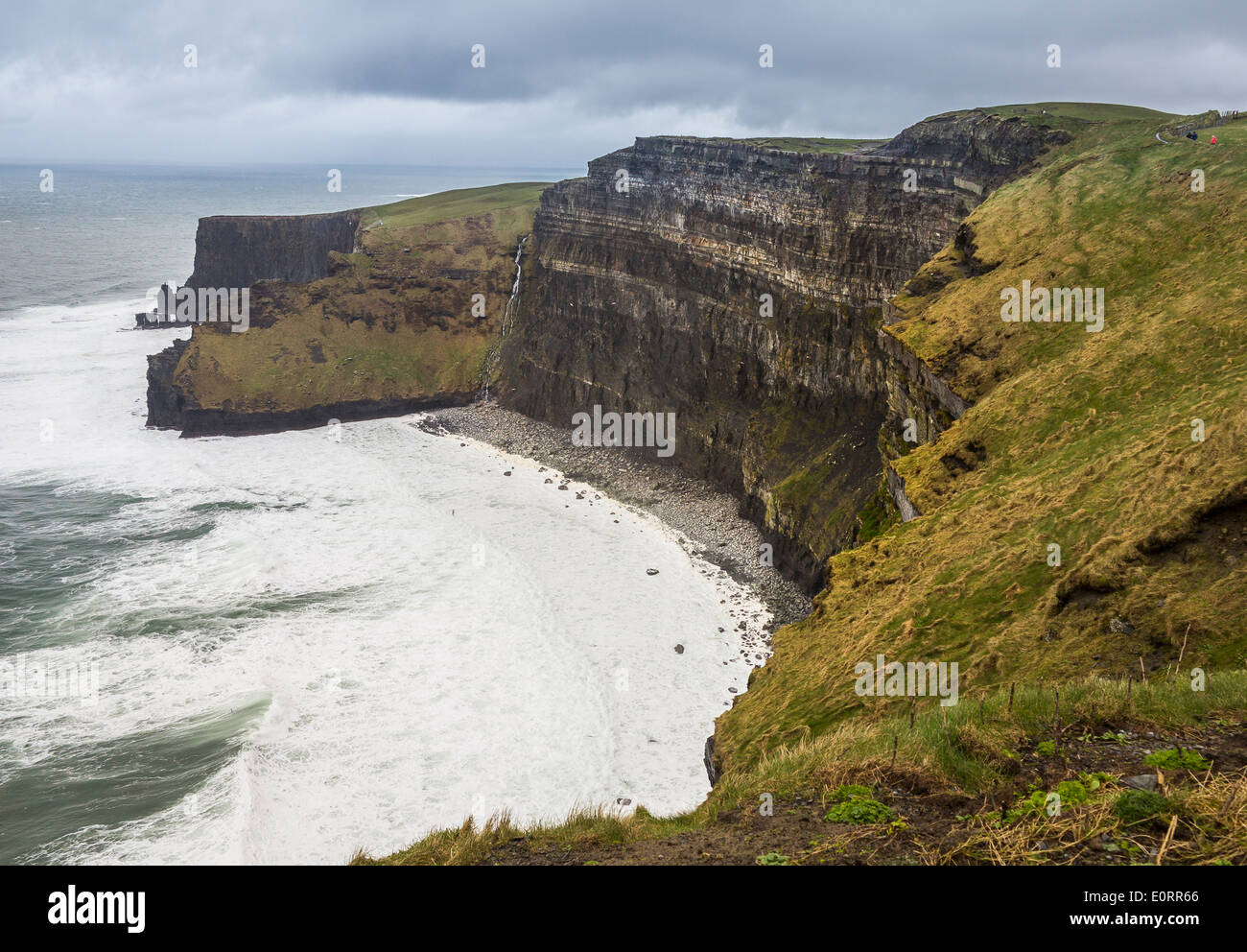 Cliffs of Moher, County Clare, Republik Irland, Europa an einem stürmischen Tag Stockfoto