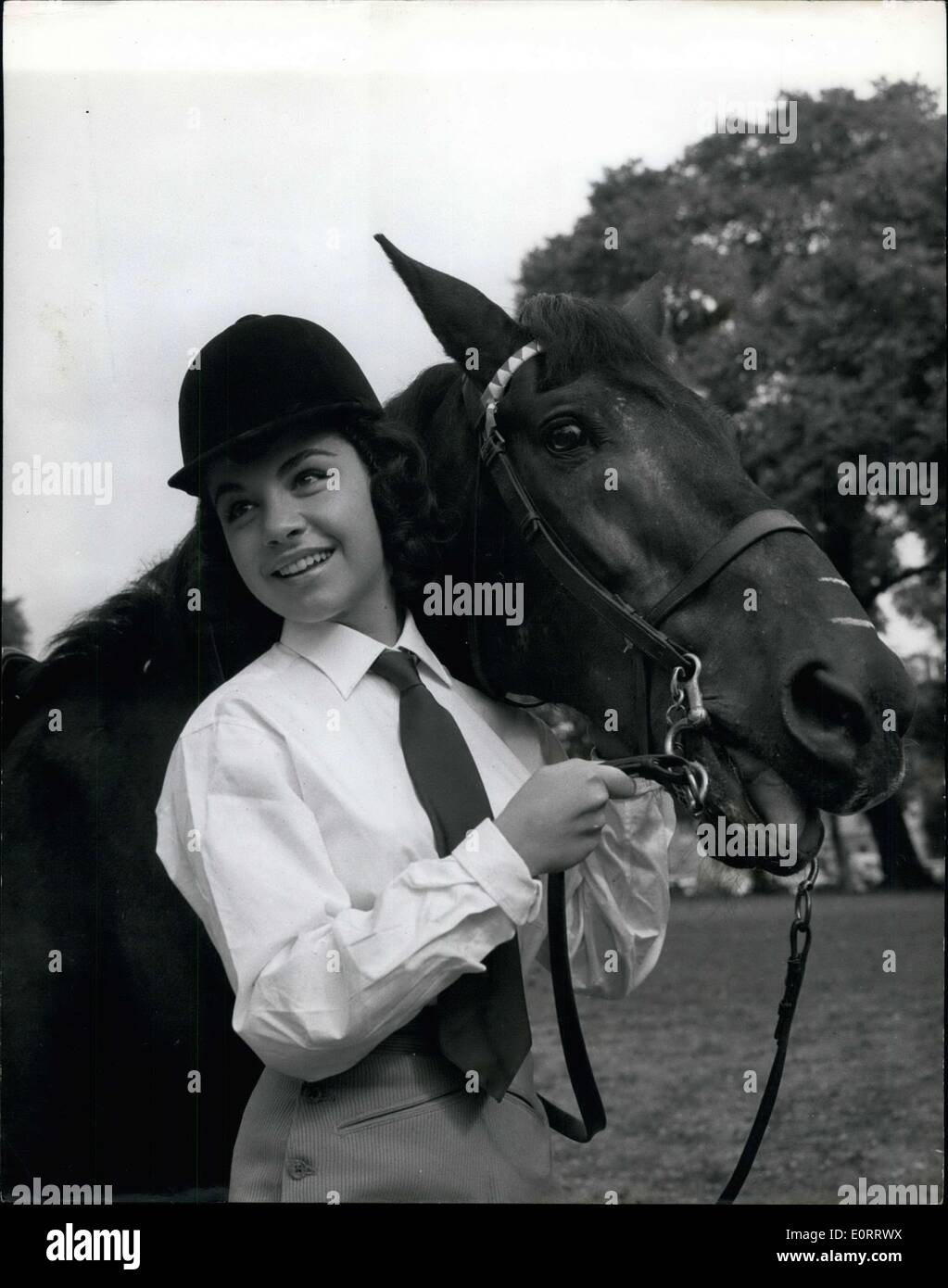 8. Mai 1960 - Star im neuen Disney-Film. Foto zeigt: 17-jährige Annette Funicello, wer hier aus Amerika ist für die Hauptrolle in Stockfoto