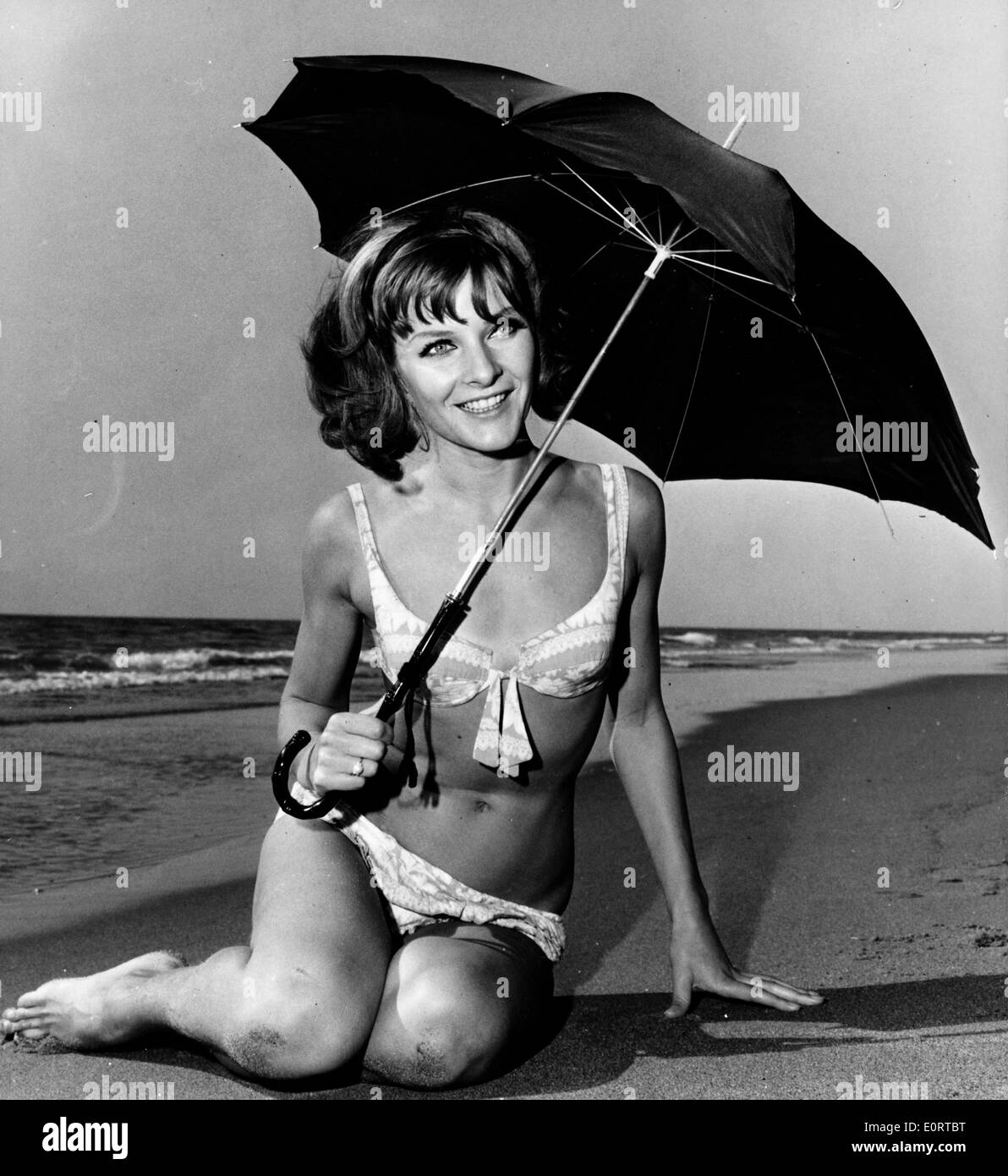 Porträt von Heidi Fischer am Strand modellieren Stockfoto