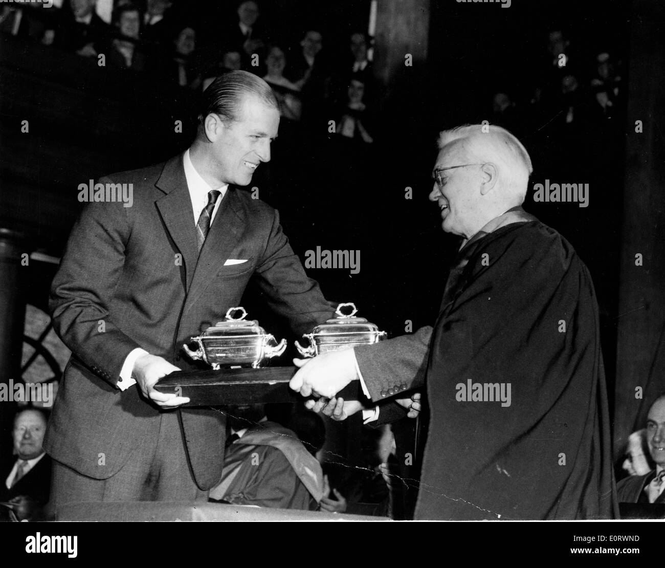 Biologe Alexander Fleming mit Prinz Philip Stockfoto