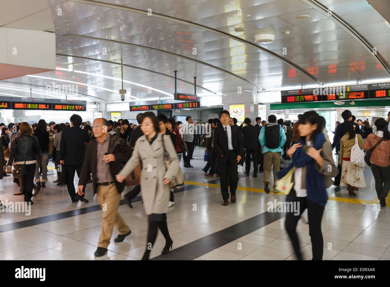 Belebten Bahnhof Shinjuku, Tokyo, Japan Stockfoto