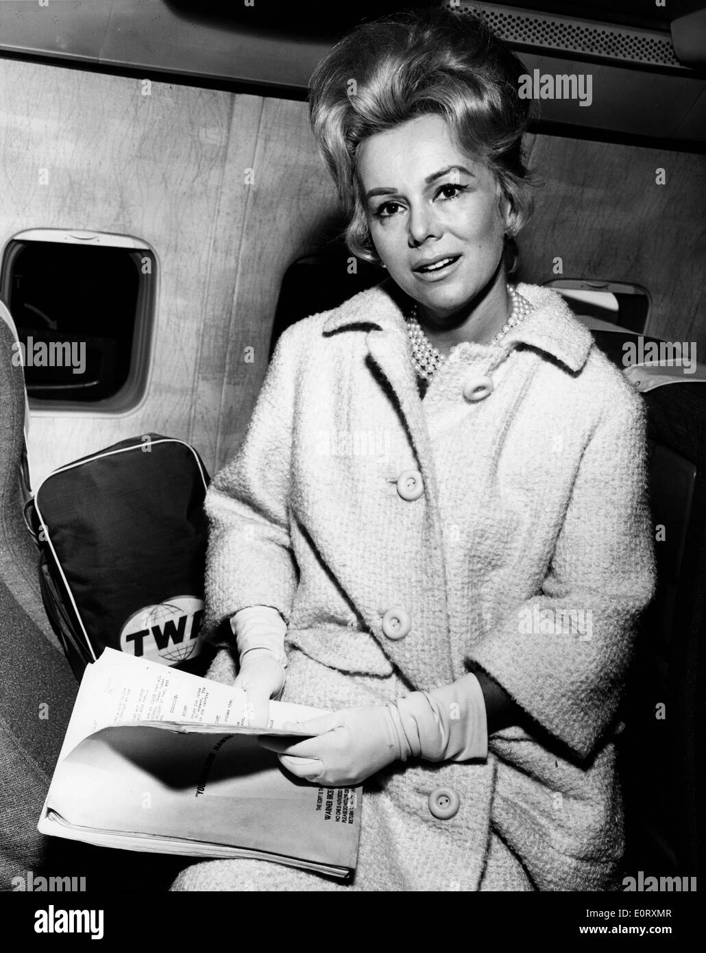 Schauspielerin Zsa Zsa Gabor auf einem TWA-Flug Stockfoto