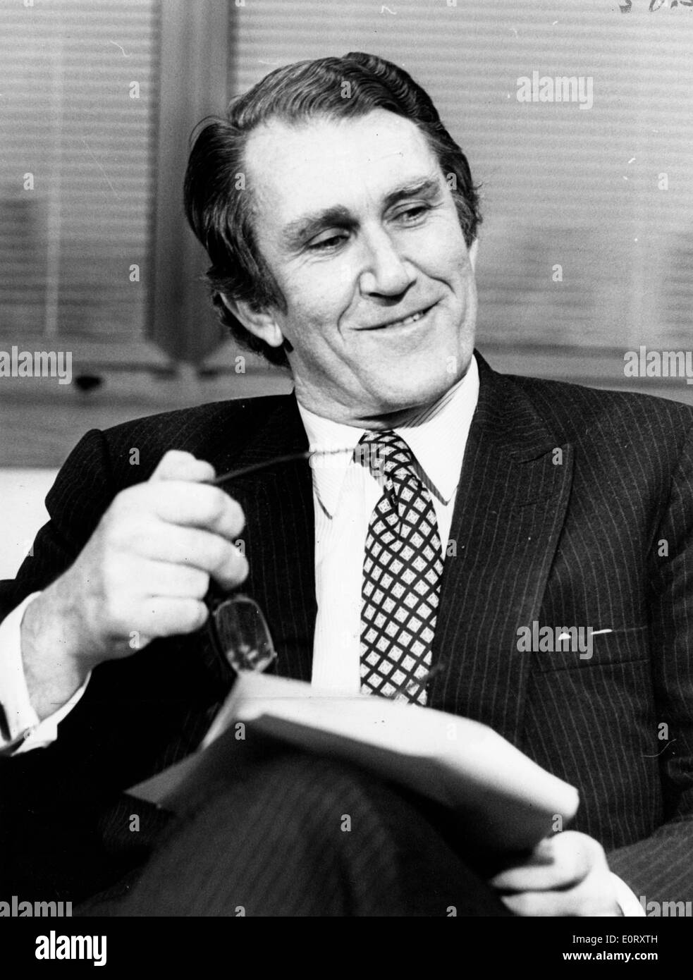 Australischer Politiker MALCOLM FRAZER lächelt halten seine Brille. Stockfoto