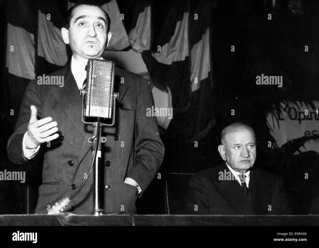 Pierre Mendes-France anlässlich einer Pressekonferenz Stockfoto