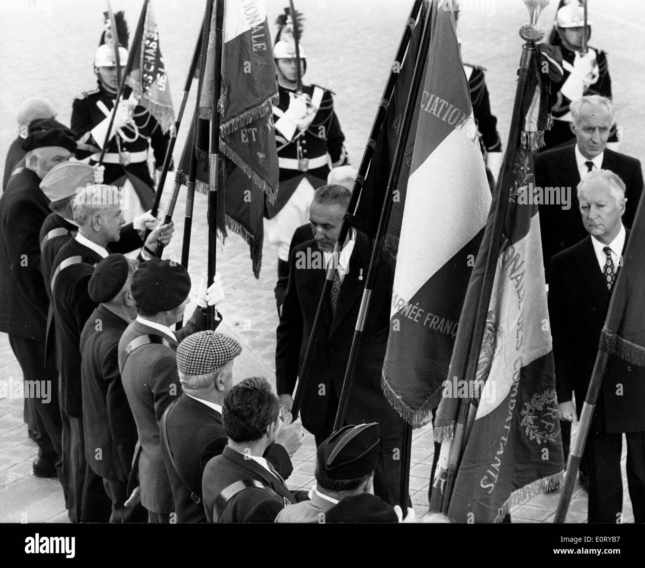 Politiker Edward Gierek inspiziert die Truppen Stockfoto