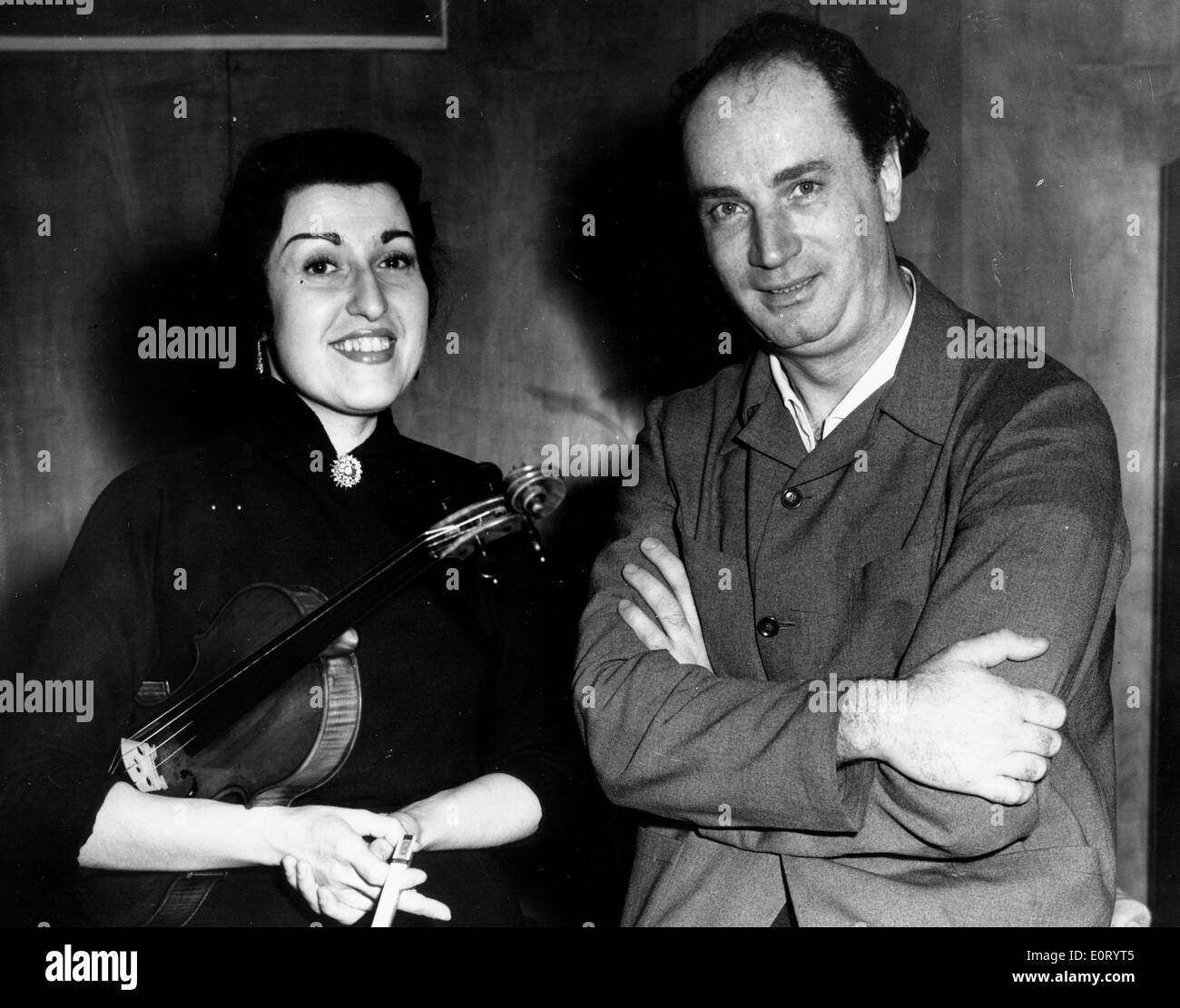 Dirigenten Rafael Kubelik mit eines seiner Geiger Stockfoto