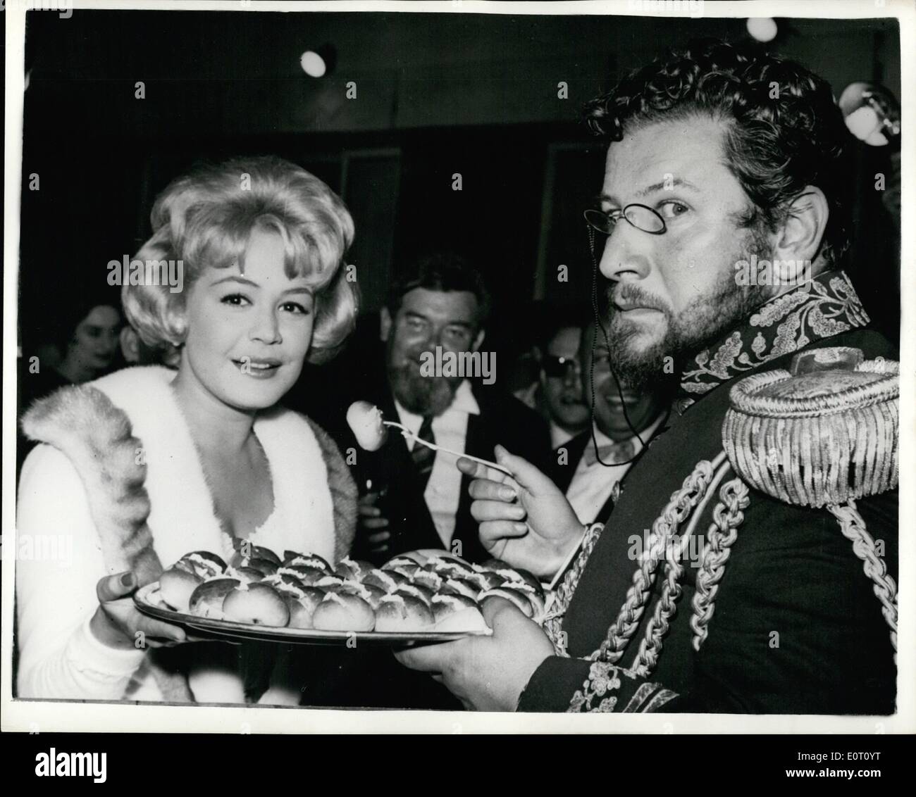 6. Juni 1960 - Peter Ustinov-Neuproduktion in Italien. '' Romanov und Juliet''. Ein neuer Anglo-italienische Film ist jetzt unter Produktionsbedingungen Stockfoto