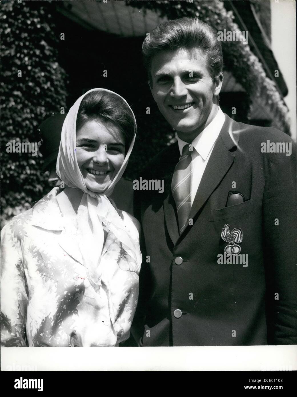 6. Juni 1960 - erster Tag der Wimbledon Championships. Jean Noel Grinda und seine Erbin Verlobte. Foto zeigt Runaway Erbin Stockfoto