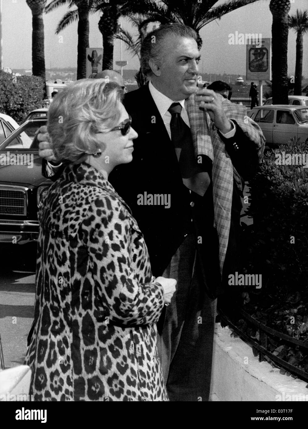 Filmemacher Federico Fellini mit Ehefrau Giulietta Masina Stockfoto