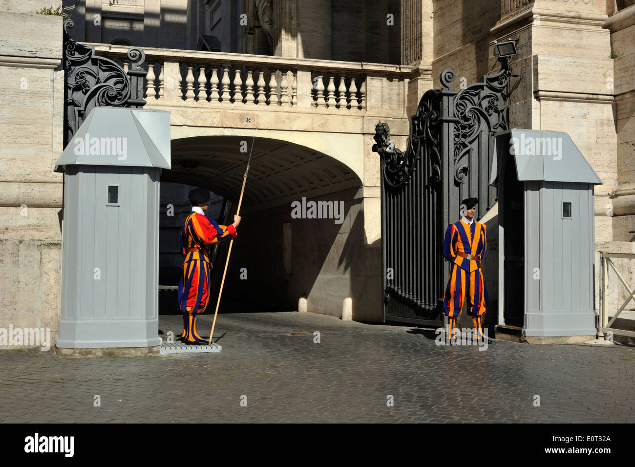 Italien, Rom, Petersdom, Schweizer Wachen Stockfoto