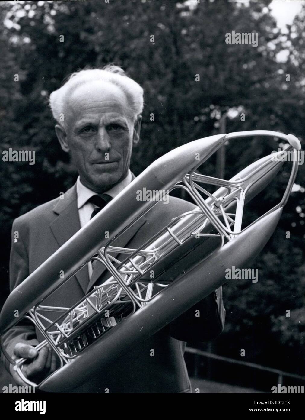 Sept. 09, 1960 - Ein Unsinkbar Rettenden Boot...:... ...Wurde Von 62-J  Hrige Julius Reger (Julius Reger) München Erfunden. Zwischen Drei  Verbindersatz Hängen Festen Schwimmer Beweglichen Kabine. Also Wird Wenn  Das Boot Turne