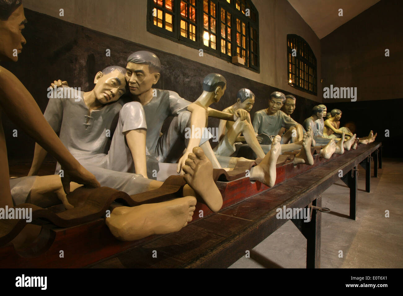 Erholung der grausamen Bedingungen in Hoa Lo Gefängnismuseum in Hanoi. Stockfoto