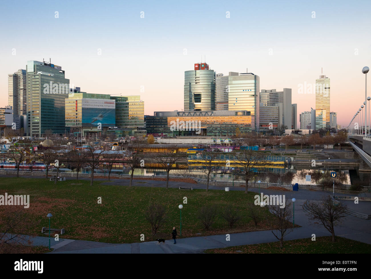 Donaucity am Abend, Wien, Östereich - Donau-City, Wien, Österreich Stockfoto