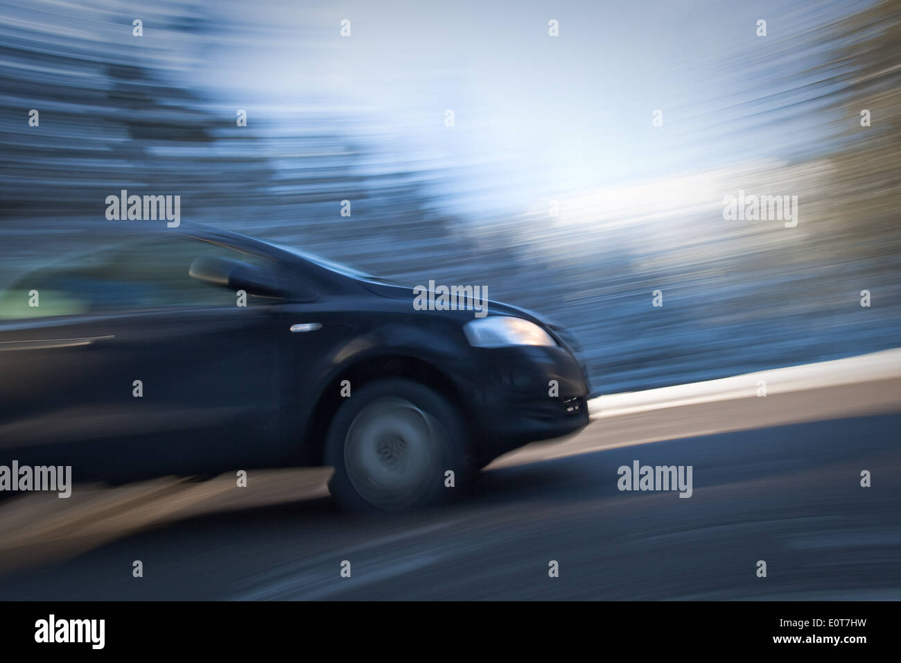 Schnell Fahrendes Auto - Beschleunigung Auto Stockfoto