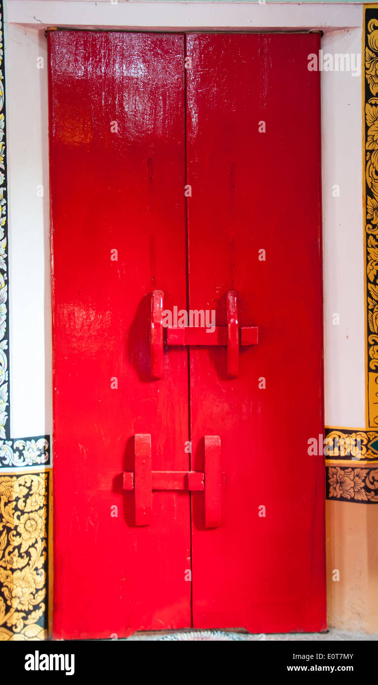 bunte rote Tür für Arbeitsplatz Stockfoto