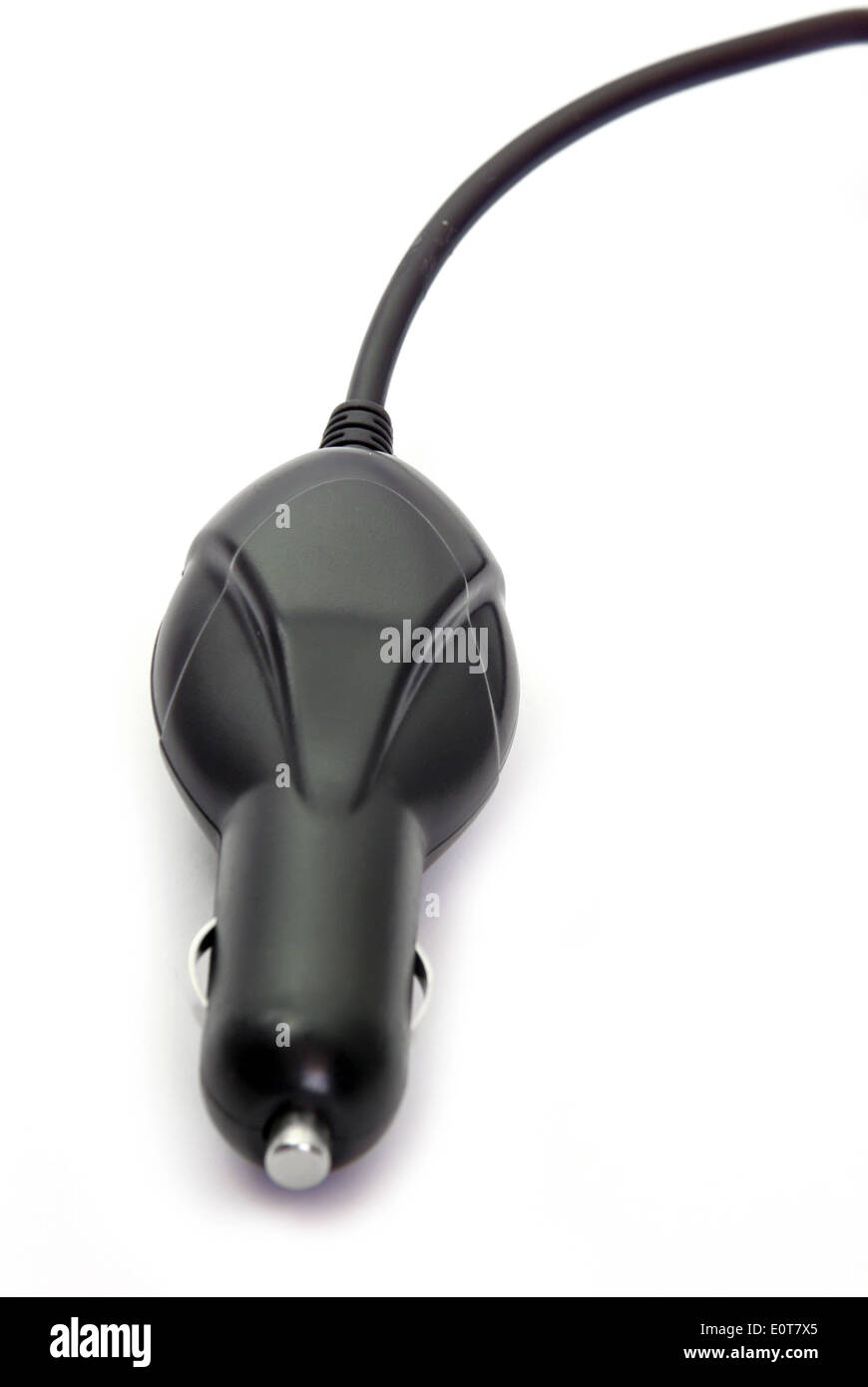 Schwarzes Auto Ladegerät auf weißem Hintergrund. Stockfoto