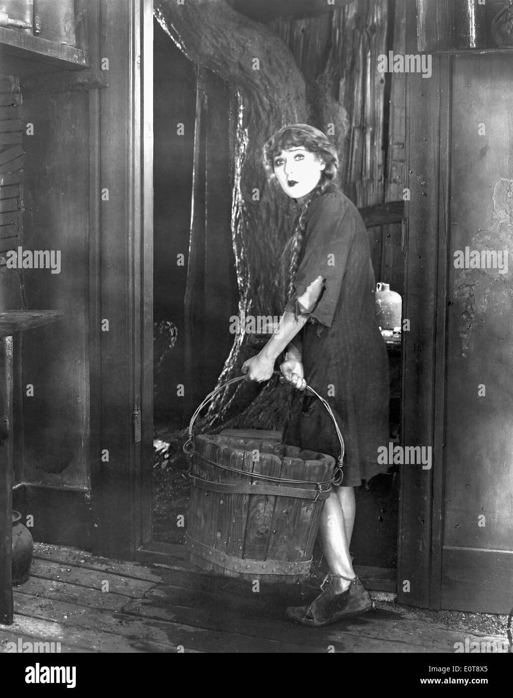 Mary Pickford, am Set des Stummfilms "Spatzen", 1926 Stockfoto