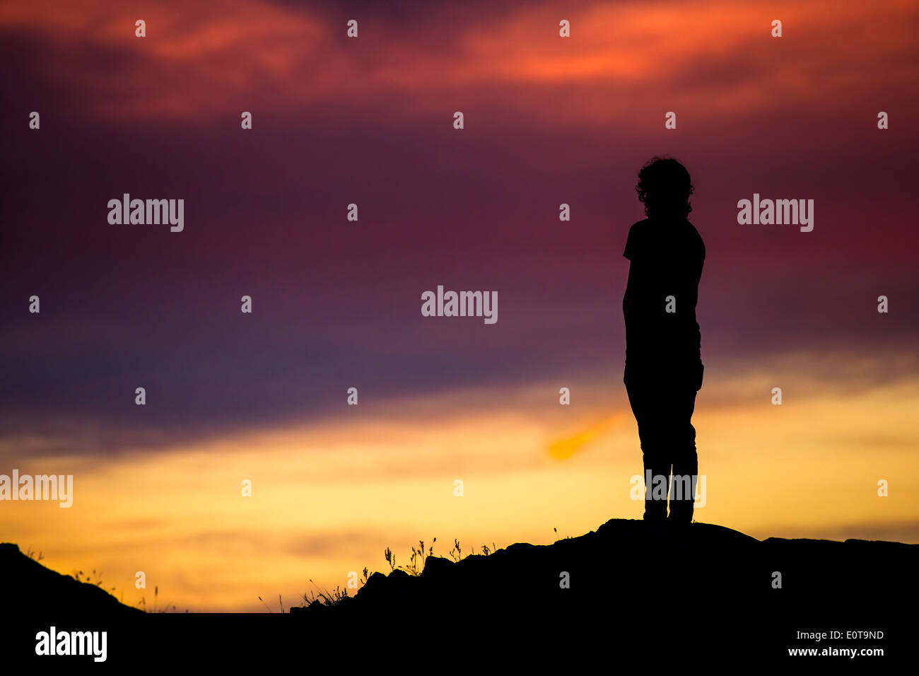 Mann Silhouette gegen den Himmel bei Sonnenuntergang-Victoria, British Columbia, Kanada. Stockfoto