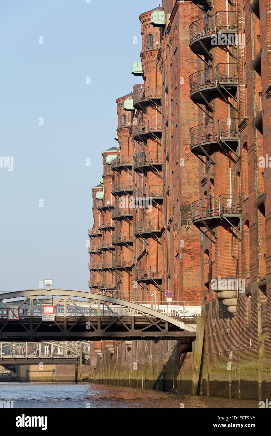 Brücken und Lagerhäuser an Speicherstadt (Lagerhaus Stadt), Hamburg, Deutschland Stockfoto