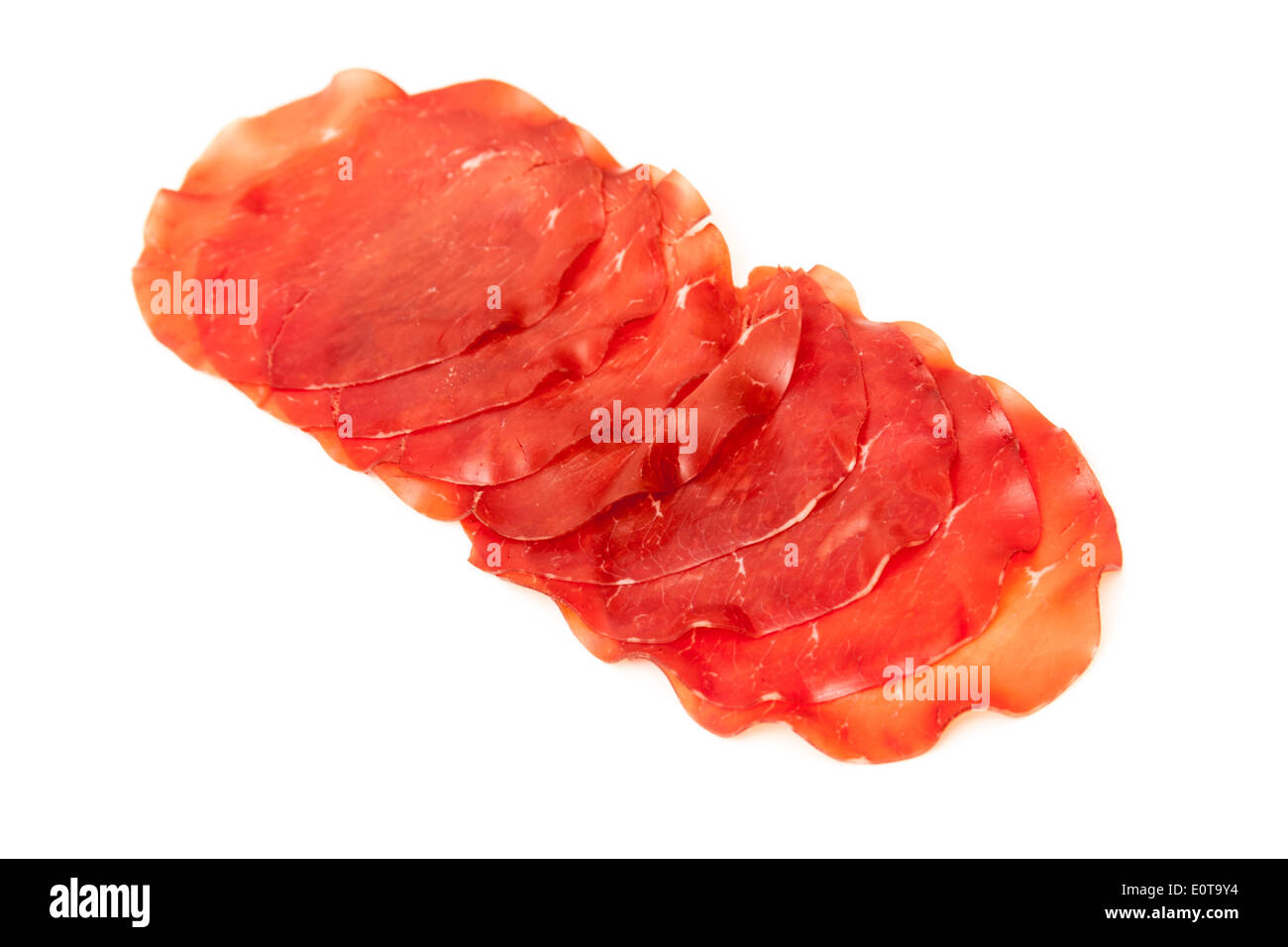 Bresaola Della Valtellina P.G.I-italienische Luft getrocknete Rindfleisch-Scheiben. Stockfoto