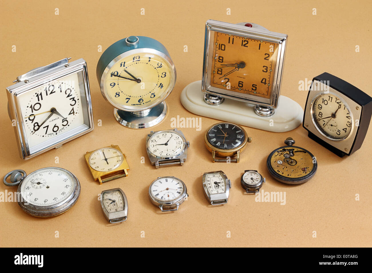 Mechanical alarm clocks -Fotos und -Bildmaterial in hoher Auflösung – Alamy