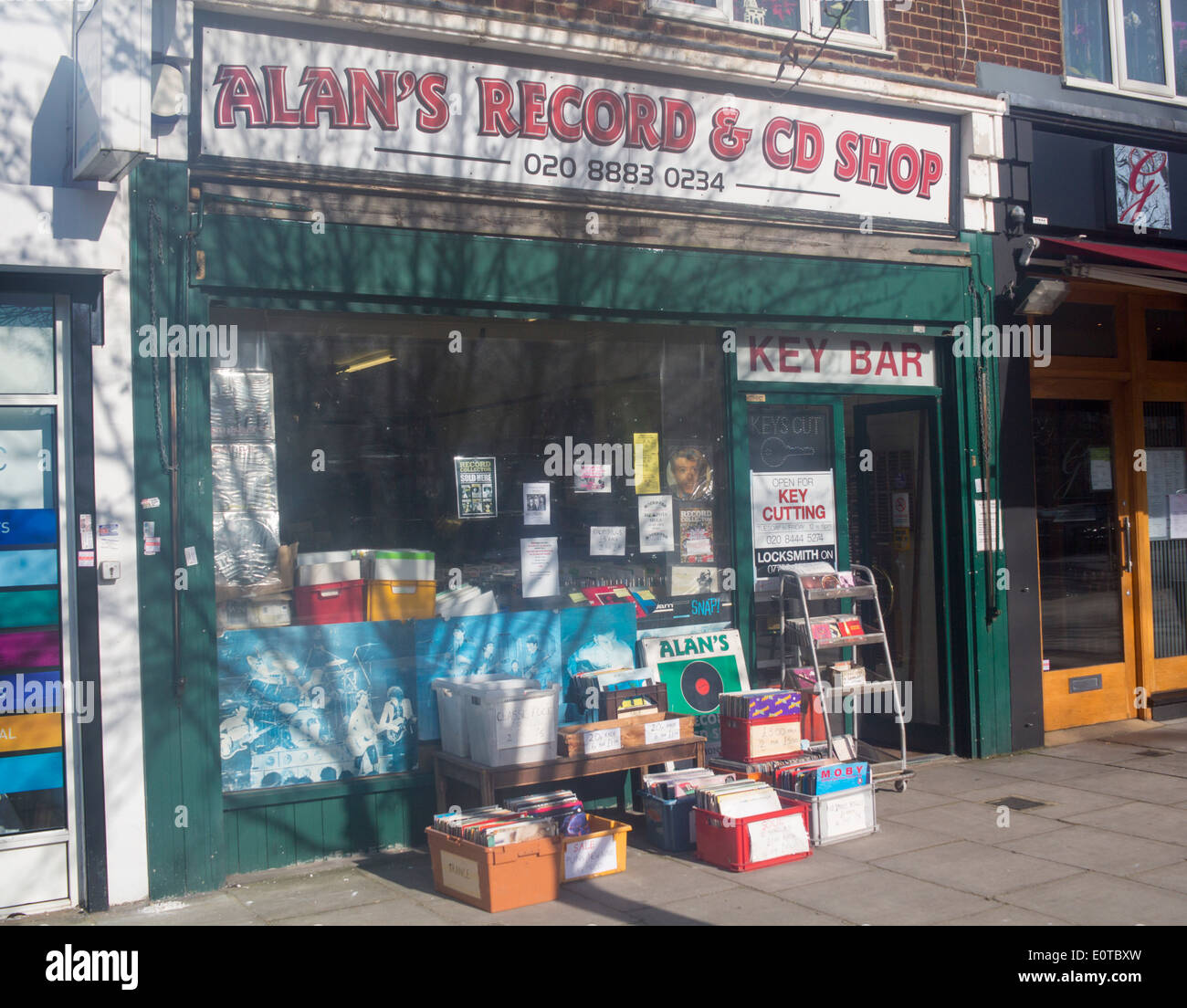 Alans Datensatz & CD Shop High Road East Finchley Nord-London UK Stockfoto