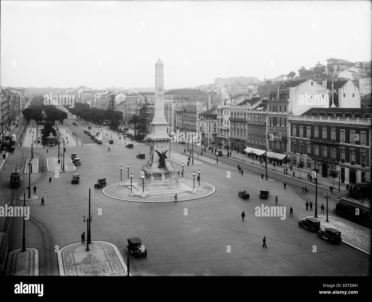 Prac dos Restauradores in Lissabon, Portugal, ist ein bedeutender Platz, der für seine historischen Denkmäler und architektonischen Wahrzeichen bekannt ist. Stockfoto