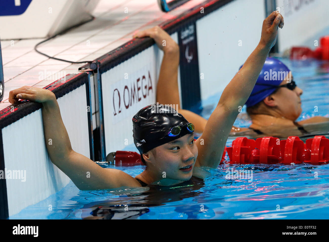 Jiangbo Xia von China feiert Gewinn der Goldmedaille nach der Frauen ist Schwimmen 50m Freistil - S3 letzte Sitzung Wettbewerb im Aquatics Center während der London Paralympischen Spiele 2012 in London, Großbritannien, 7. September 2012 statt. Stockfoto