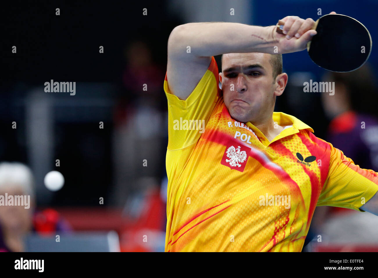 Sebastian Powrozniak Polens in Aktion während der London 2012 Paralympischen Spiele Einzel Tischtennis Klasse 10 Gruppe C-match gegen Jorge Cardona von Spanien (nicht im Bild) in London, Großbritannien, 31. August 2012. Stockfoto