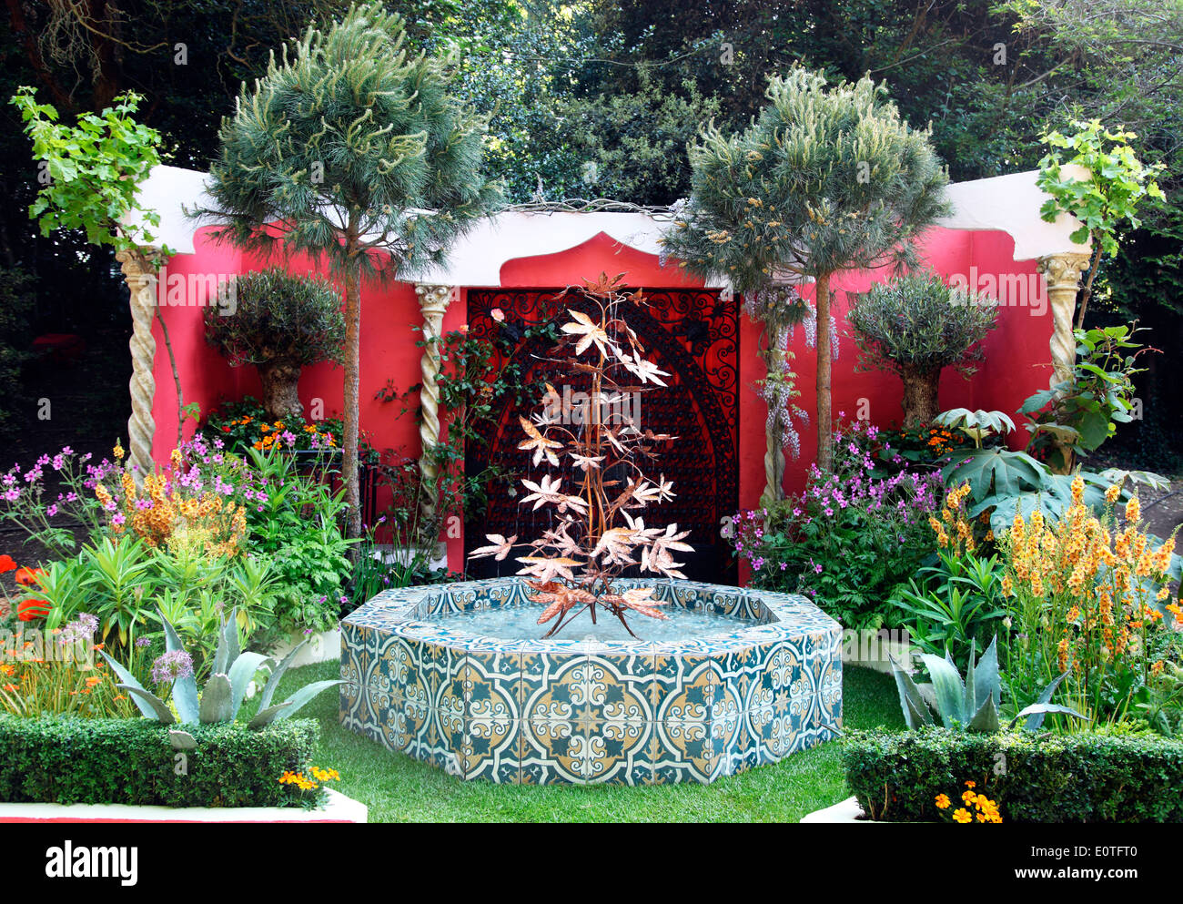 75 Jahre Roof Gardens Kensington, einem Handwerker Garten, entworfen von David Lewis auf der RHS Chelsea Flower Show 2014 Stockfoto