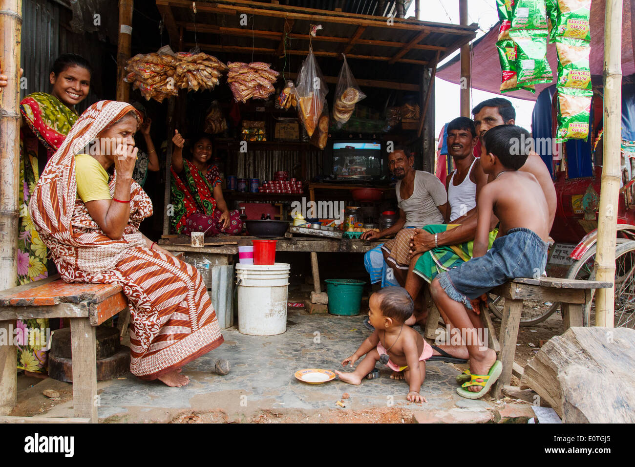 Kleines Geschäft im Elendsviertel Teil von Dhaka Bangladesch Stockfoto