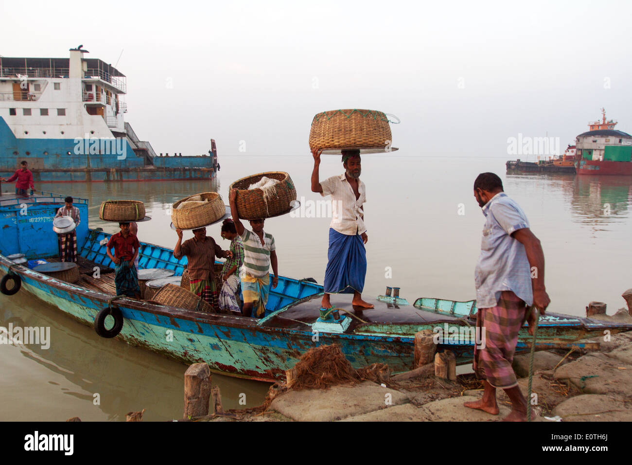 Gütertransport im Fluss Khulna Bangladesch Stockfoto