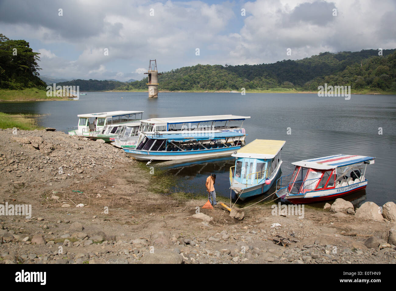 Fähre Boote warten, Arenal-See um Reisende auf der Monteverde Nebelwald Costa Rica nehmen zu überqueren Stockfoto