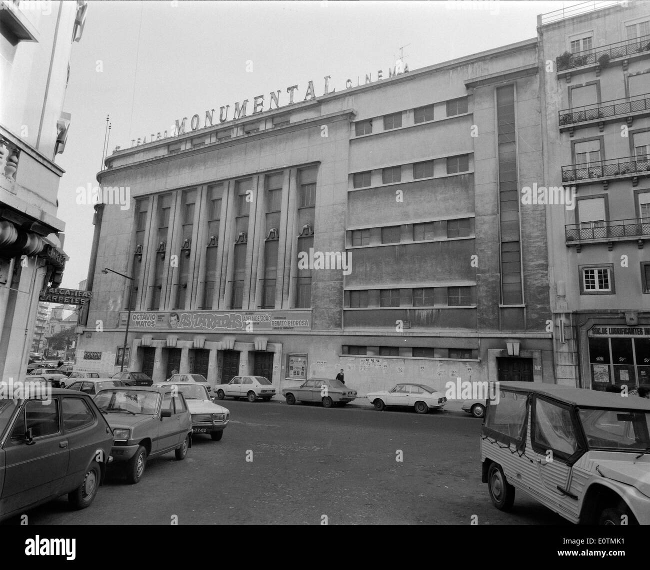 Das Cine-Teatro Monumental in Lissabon ist ein historisches Kino und Theater, das für seine bedeutende Rolle in der Kulturlandschaft der Stadt bekannt ist. Es ist nach wie vor ein wichtiger Ort für öffentliche Aufführungen, in dem die Kunst in einem traditionellen Theater präsentiert wird. Stockfoto