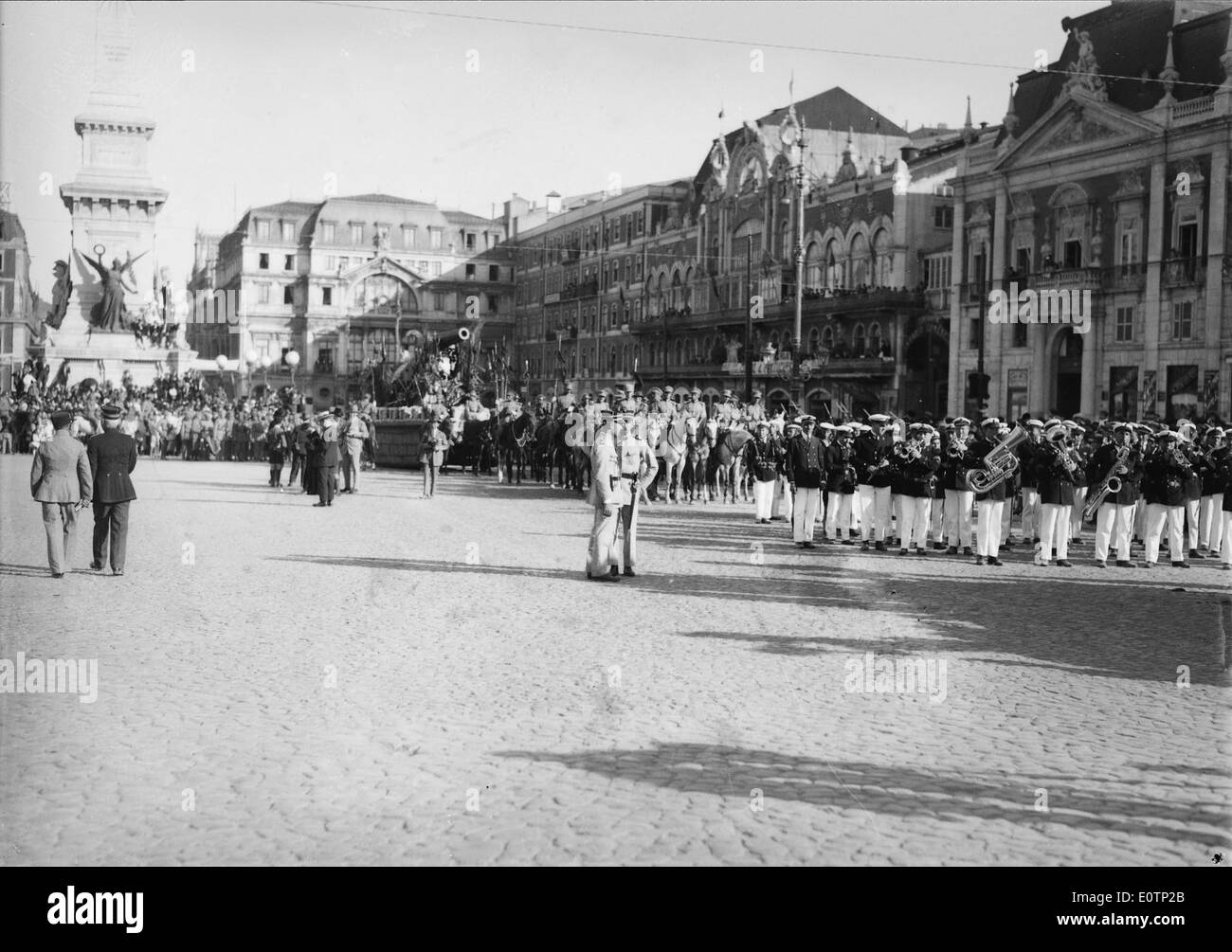 Die Semana dos Hospitais, die 1927 in Lissabon stattfand, war eine Veranstaltung, die Krankenhäuser und das Gesundheitswesen in Portugal feierte. Die Veranstaltung beinhaltete Paraden und andere Aktivitäten, um die medizinischen und medizinischen Einrichtungen im Land zu ehren. Stockfoto