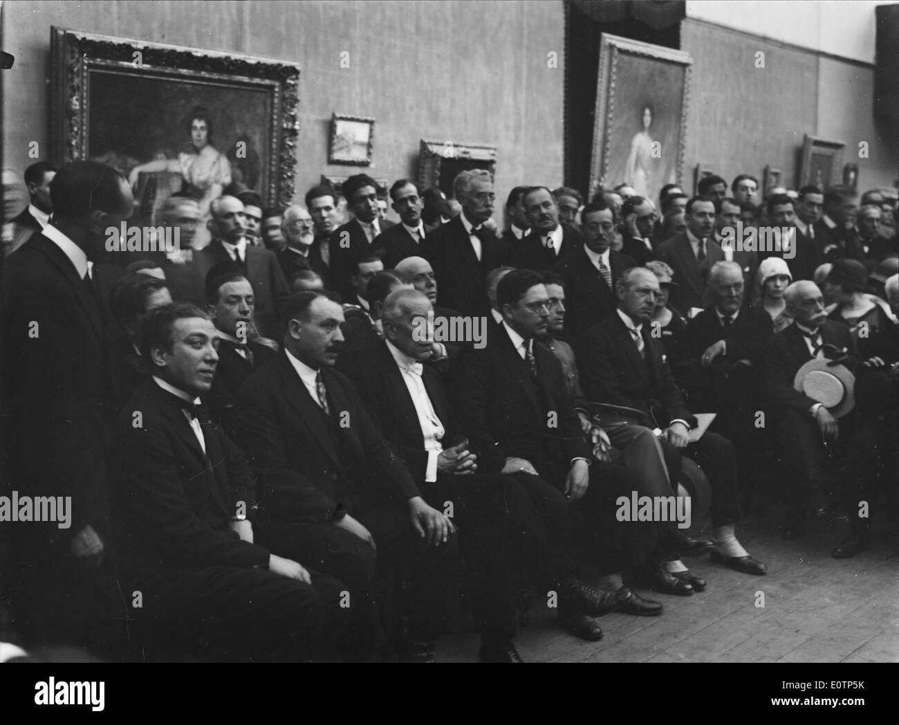 Die Hommage an José Malhôa 1928 in Lissabon erinnert an das Leben und die künstlerischen Beiträge des portugiesischen Malers. Malhôa war im späten 19. Und frühen 20. Jahrhundert einflussreich in der portugiesischen Kunst. Stockfoto