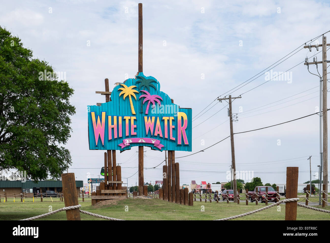 Ein Zeichen Werbung White Water Bay, ein Wasserpark in Oklahoma City, Oklahoma, USA Stockfoto