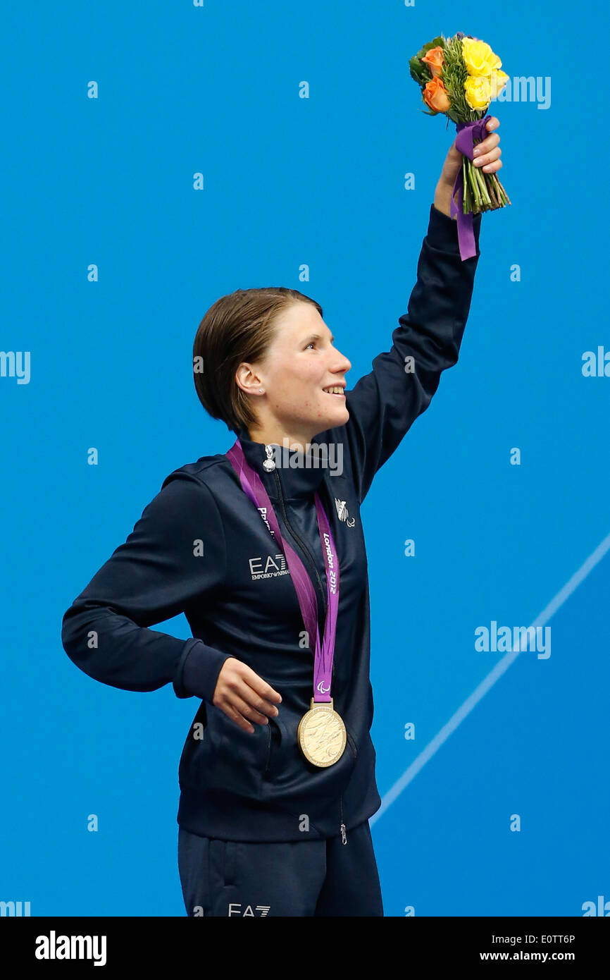 Cecilia Camellini Italiens feiert mit ihrer Goldmedaille der Frauen 50m Freistil - S11 letzte schwimmen Sitzung Wettbewerb im Aquatics Center während der London Paralympischen Spiele 2012 in London, Großbritannien, 1. September 2012 statt. Stockfoto