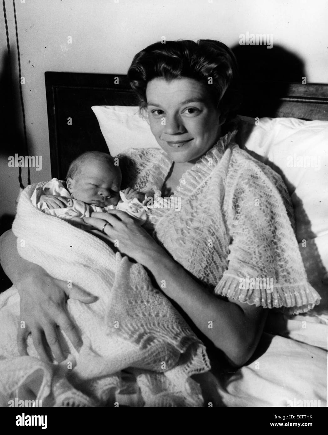 Frau Basil de Ferranti mit Neugeborenen Sohn Stockfoto